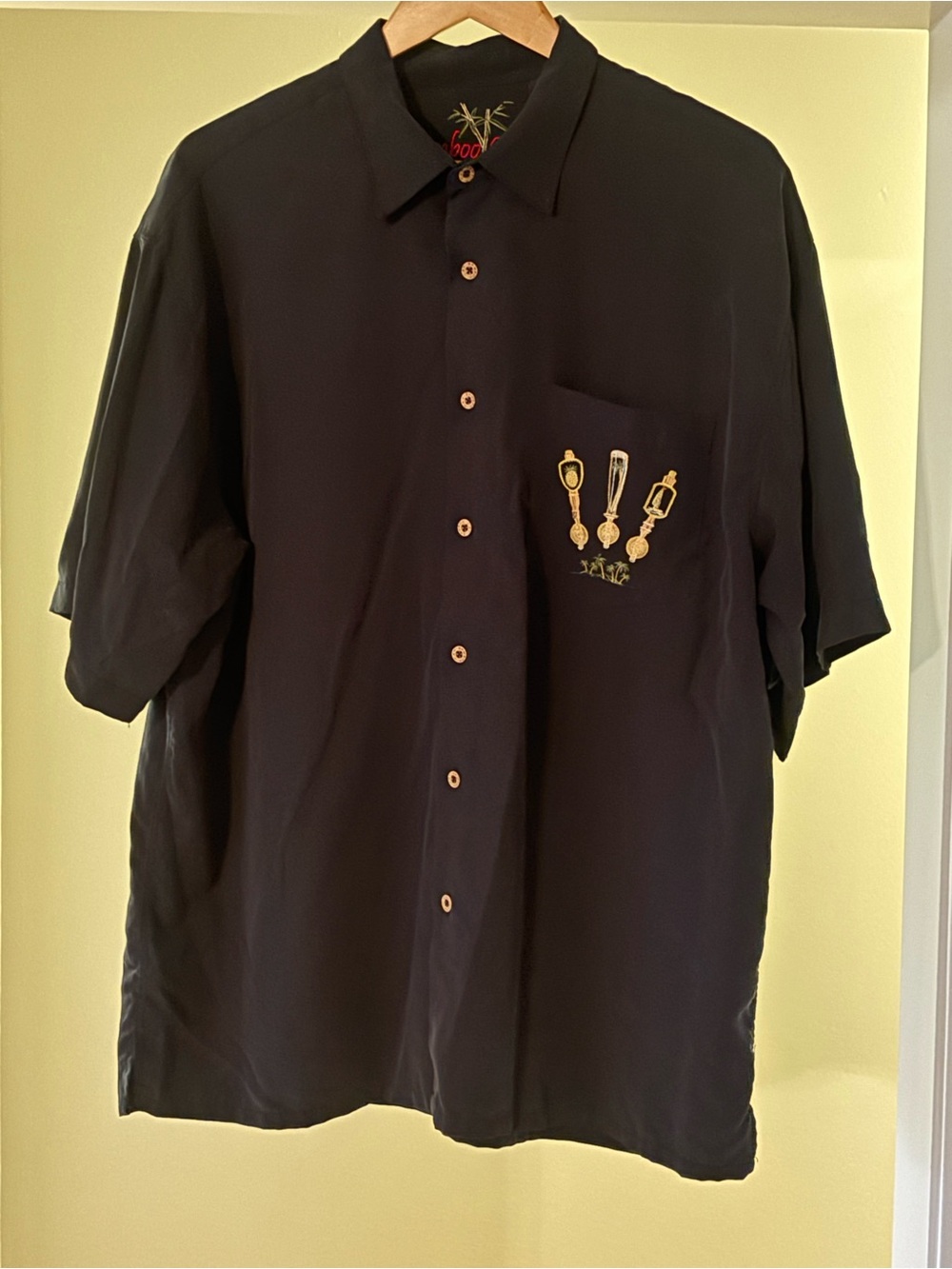 BAMBOO Cay Island Black Short-Sleeve Button-Down Shirt Beer Tap Embroidery